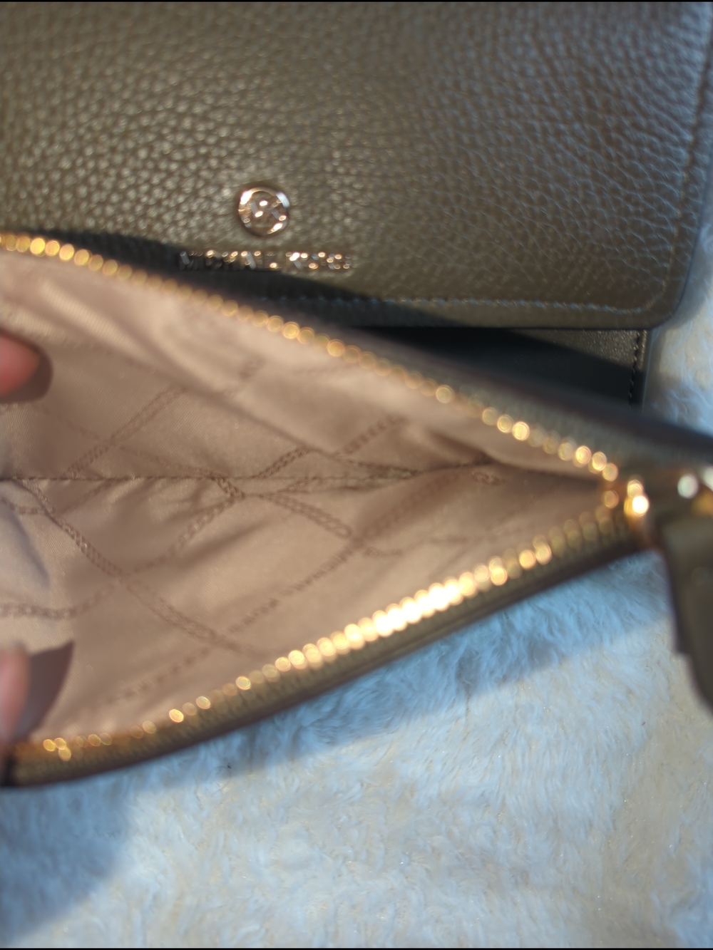 Michael Kors Olive Green Genuine Leather Wristlet Tech Wallet Removable Strap - Picture 4 of 5